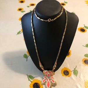 Stella & dot  Necklace tone color gold and pink and amber